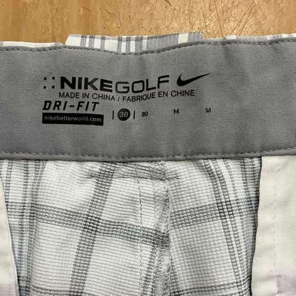 Nike Dri-Fit Golf Shorts - Waist 30 - Size Medium - Picture 2 of 3